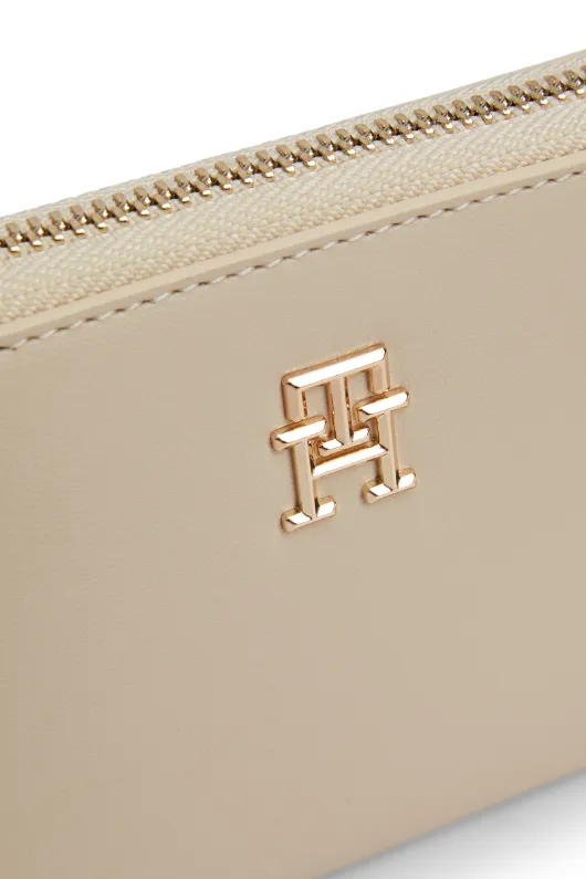 Chic TH Monogram Medium Wallet