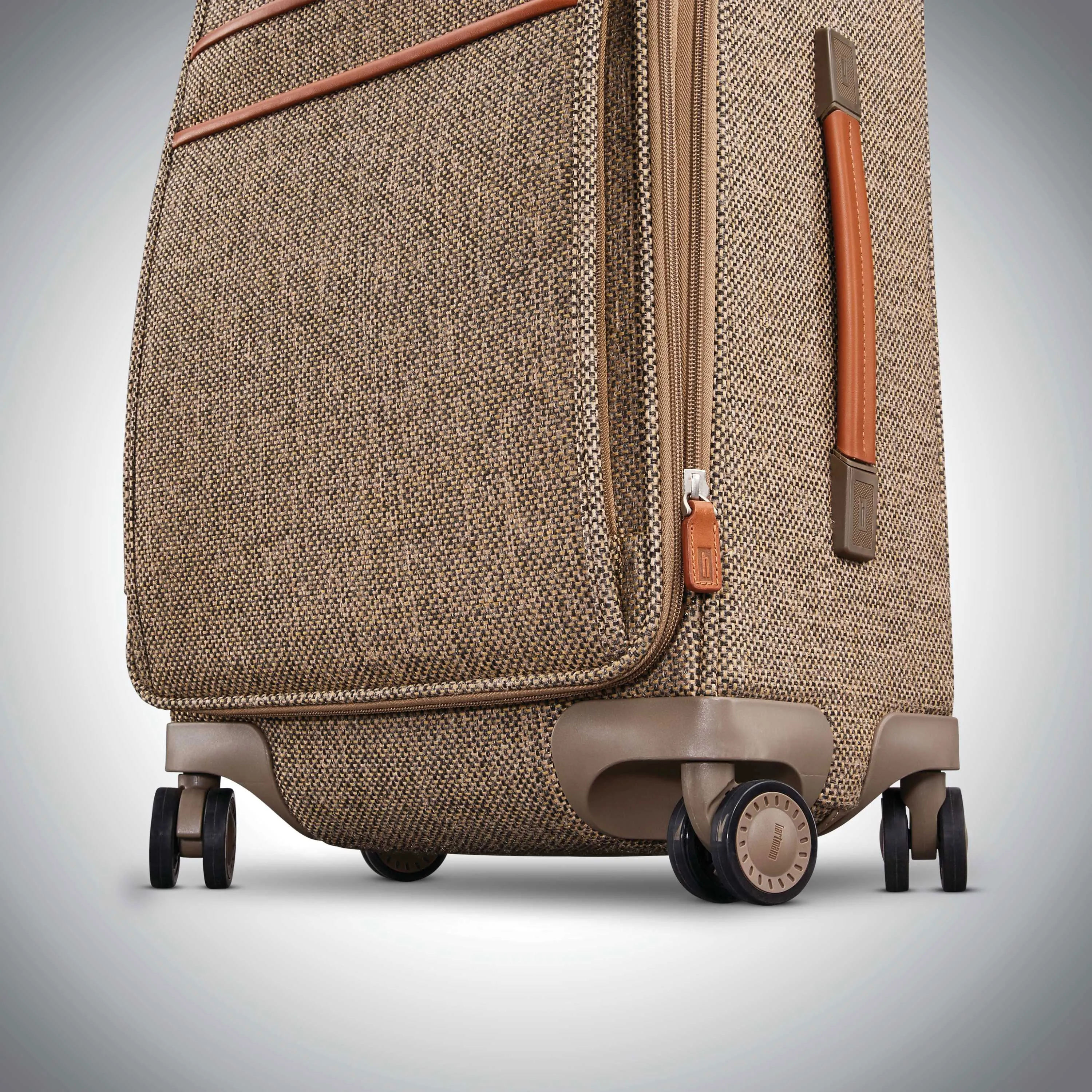 Hartmann Tweed Legend 26" Medium Journey Expandable Spinner Natural Tweed