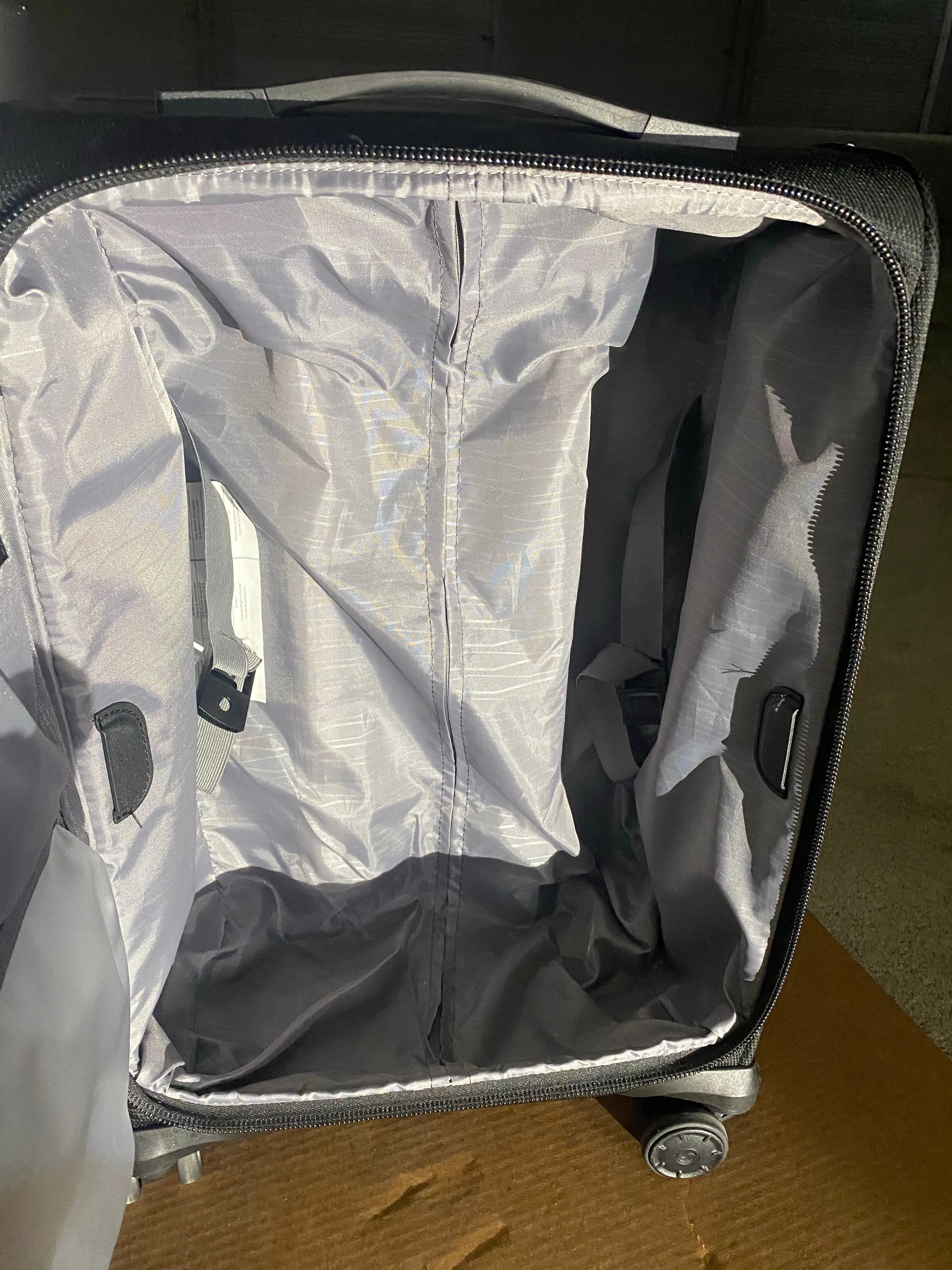 Like New Samsonite Insignis Carry-On Expandable Spinner