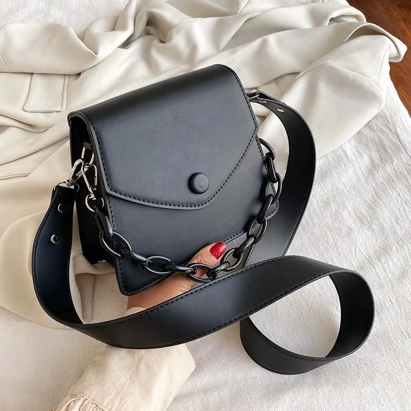 Minimalist Crossbody Handbag with Chain