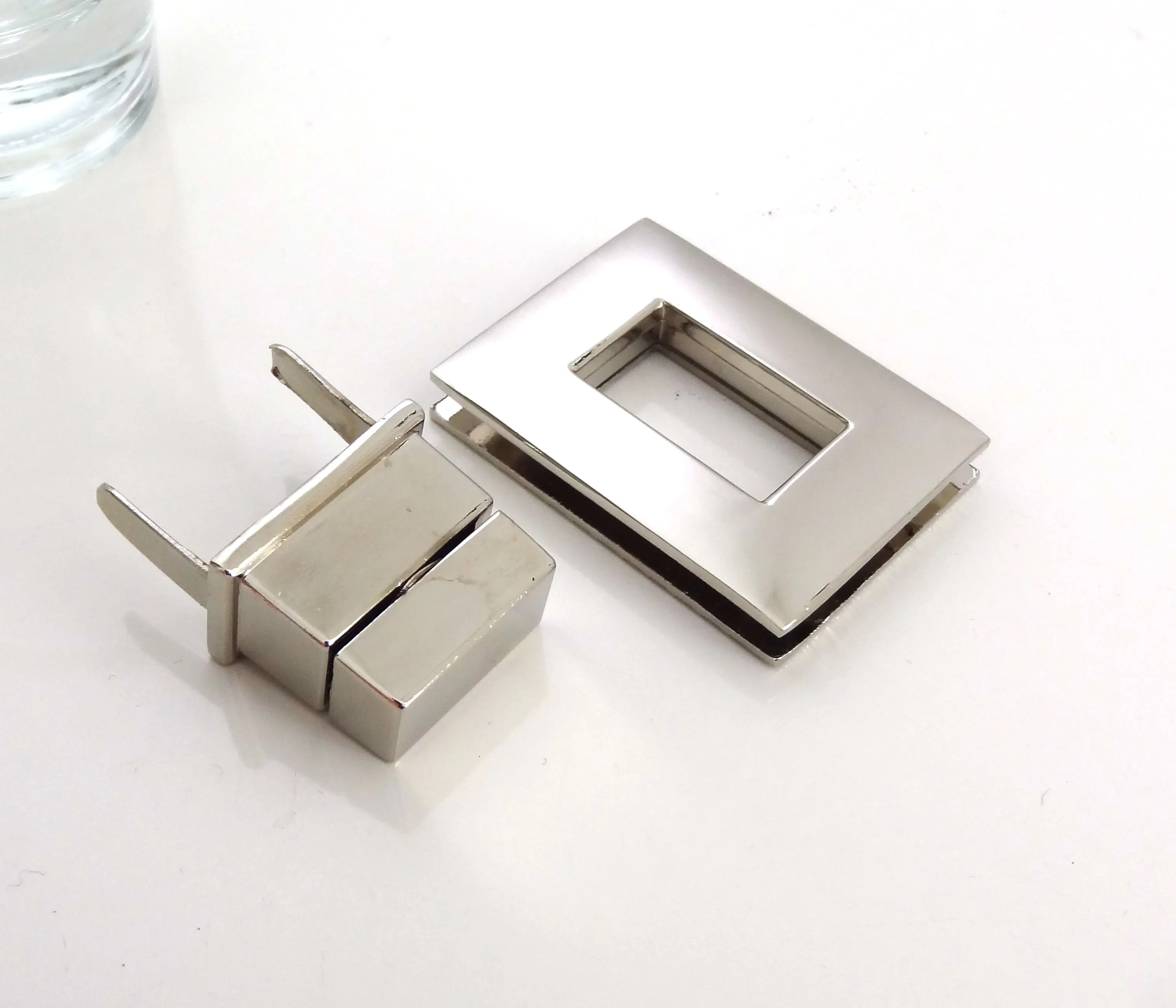 "Smooth" Rectangle Twist Lock - Medium