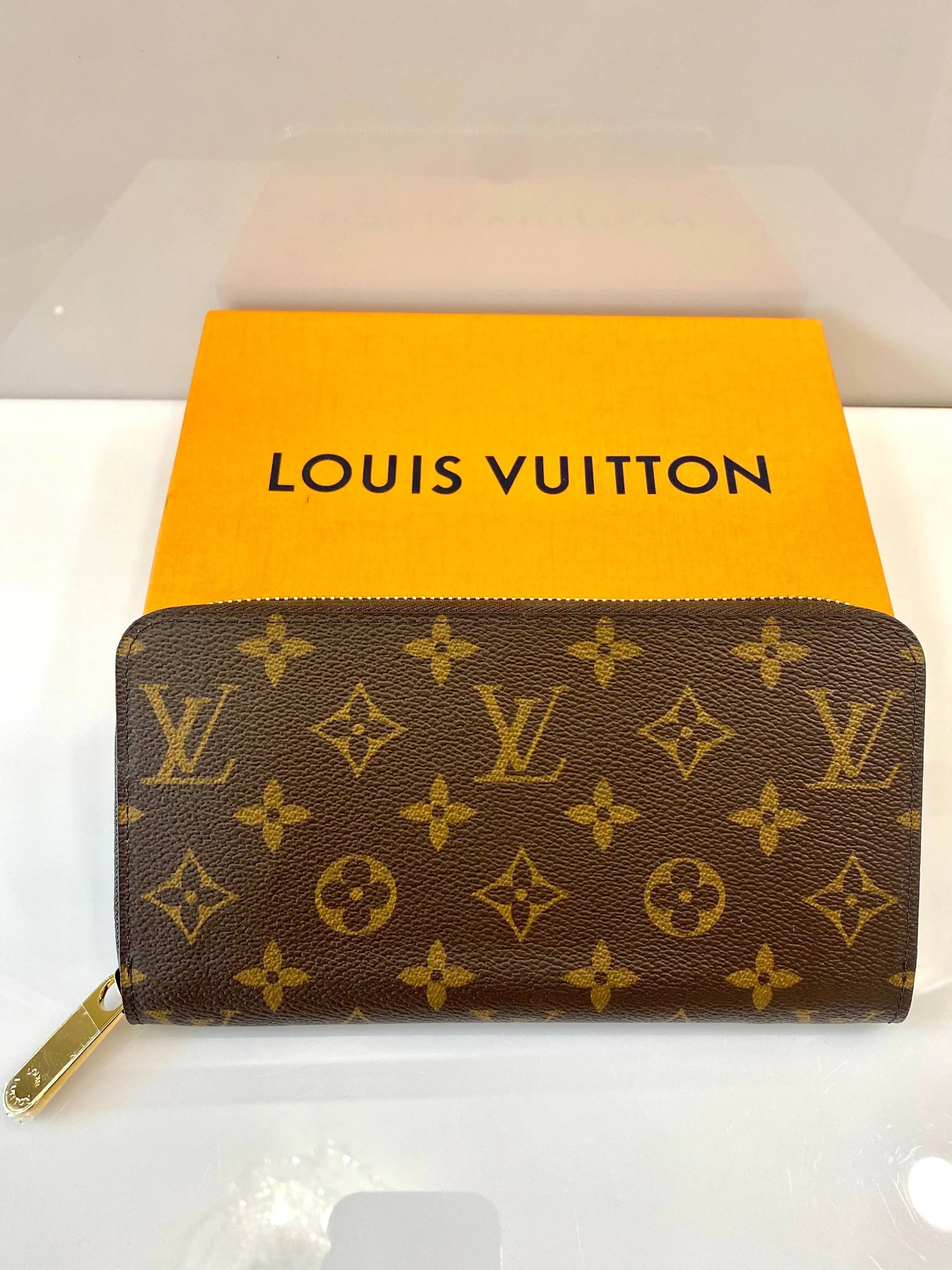 Trendy Inspired Louis Vuitton Monogram Zippy Wallet