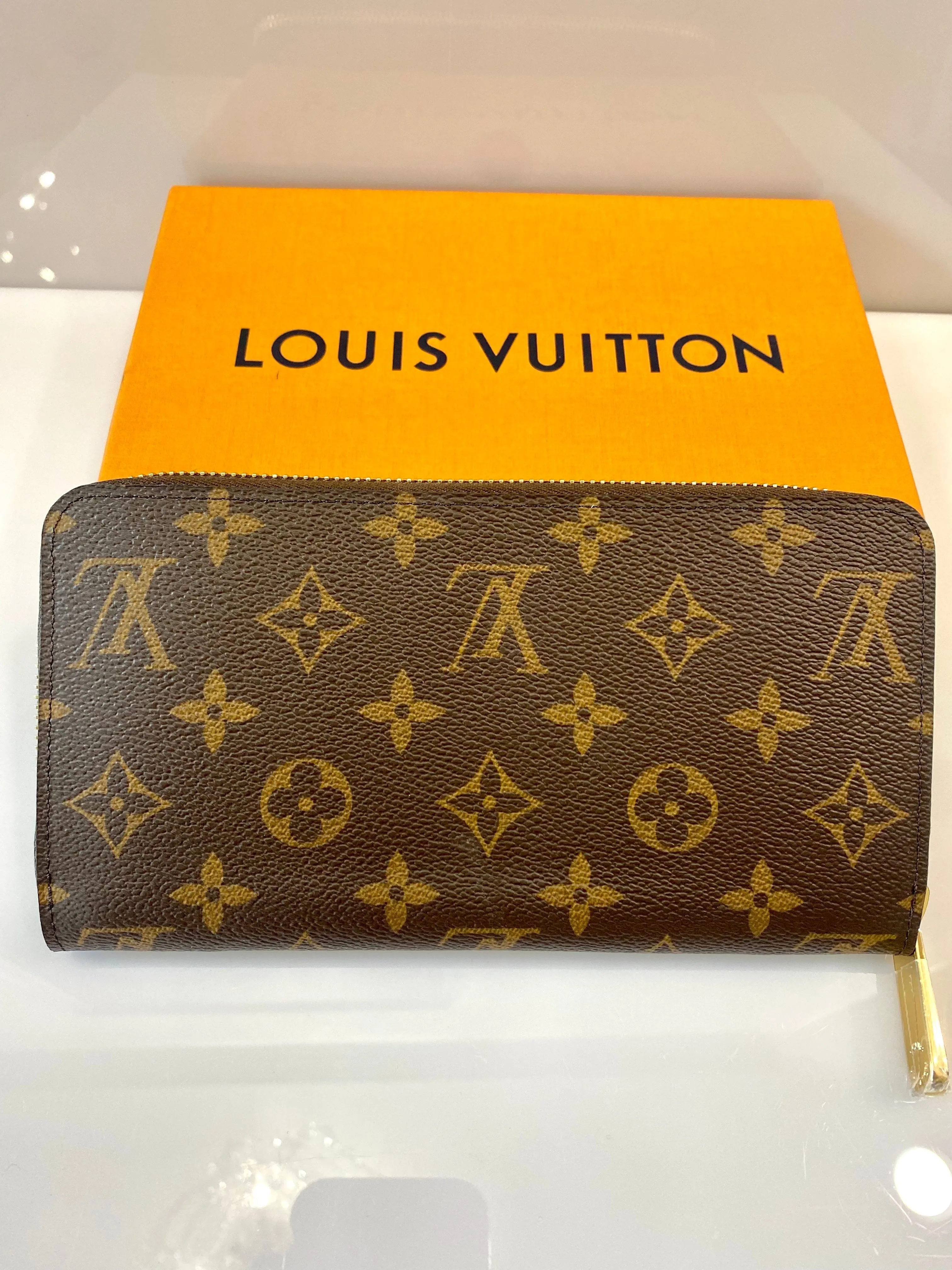 Trendy Inspired Louis Vuitton Monogram Zippy Wallet