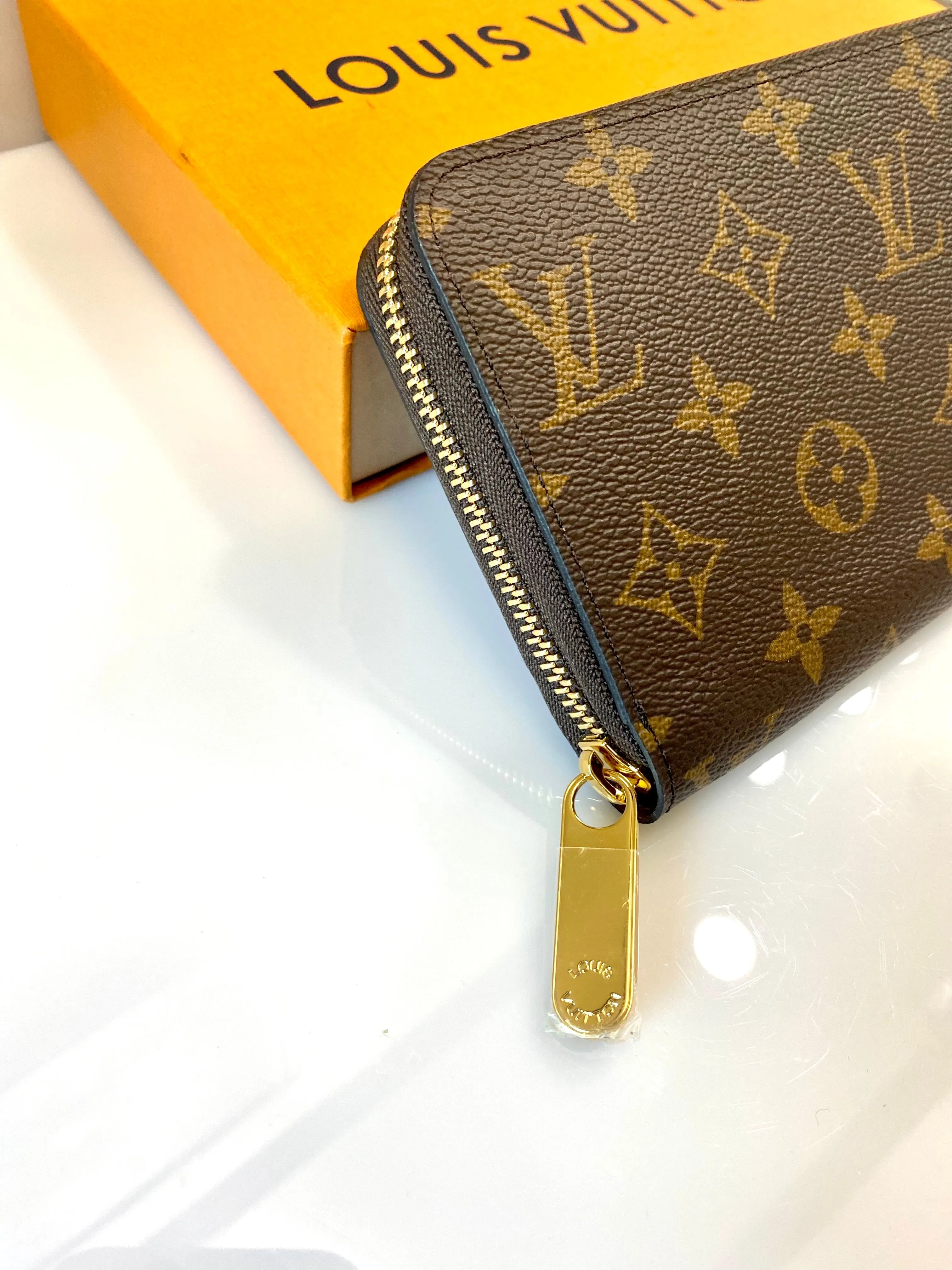 Trendy Inspired Louis Vuitton Monogram Zippy Wallet